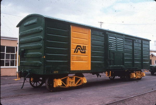 BK 500 AN ABAA BOX CAR KIT Green livery (ex SAR M van